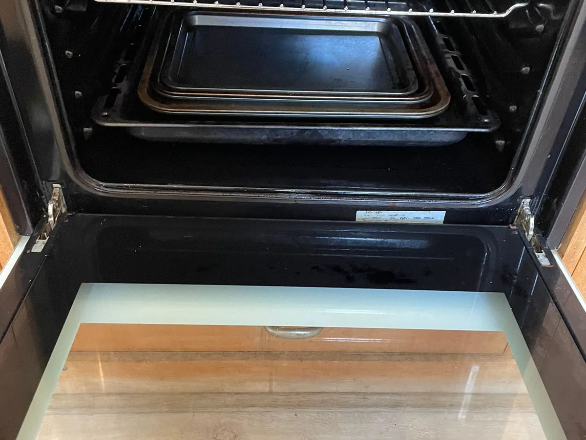 Oven door glass after cleaning